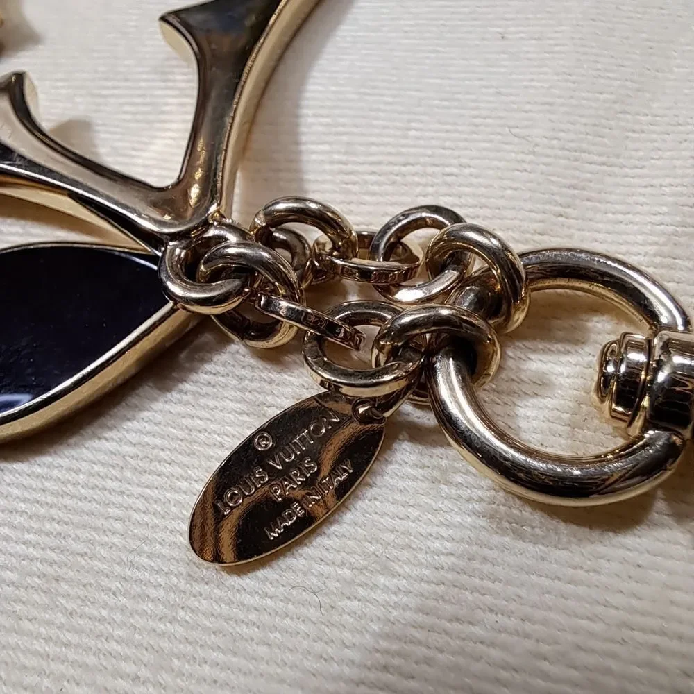 AUTHENTIC Louis Vuitton Puzzle Keyring with dustbag. NEW CONDITION